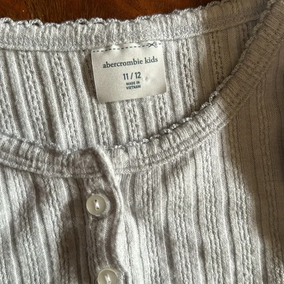 Abercrombie Kids Pointelle Shirt Girls 11/12 - Picture 3 of 4